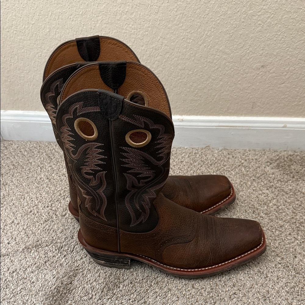 Ariat Dark Brown Western Boots with Intricate Stitching - Picture 4 of 6